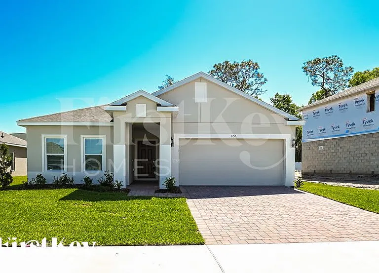 900 Avenal Ln — Photo 1