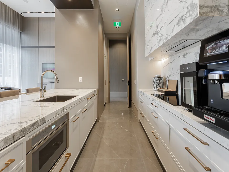 215 Lonsdale Rd