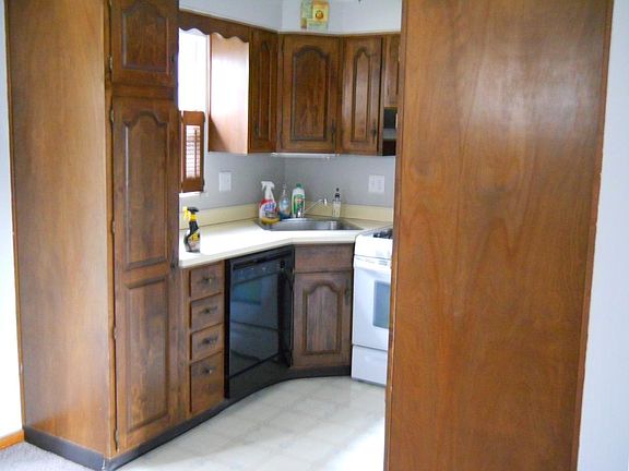 Kitchen Dishwasher, Lots of Cabinets