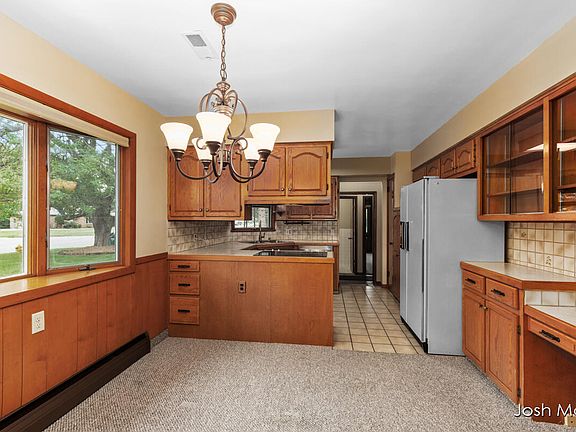 5th image of 1865 Pheasant Ave NW