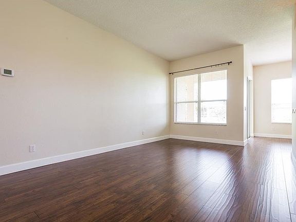 5th image of 323 Highbrooke Blvd #1