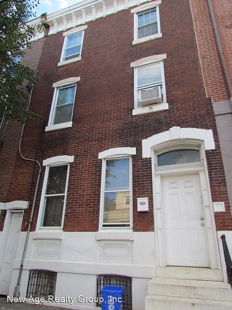 1st image of 3005 Richmond St #1