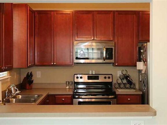 4th image of 534 Hadleybrook Dr #108