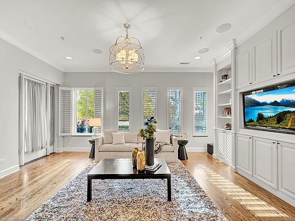 3rd image of 411 E Benton Pl #411
