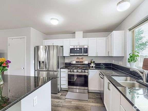 5th image of 4114 82nd Avenue NE