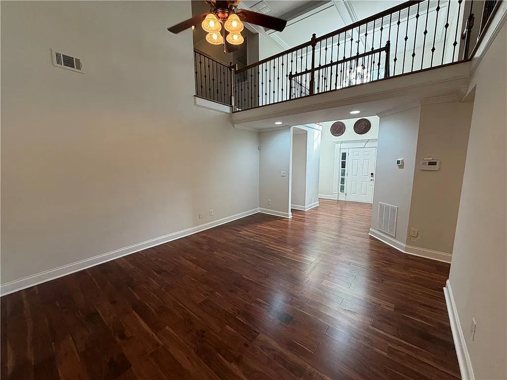 3 bed, 2.5 bath, 2309 sqft, $2,395 — Photo 4