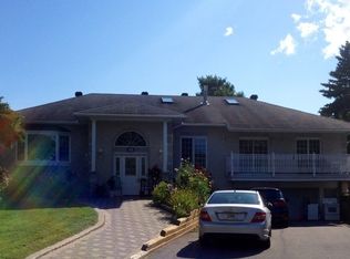 45 Assiniboine Dr #2, Ottawa, ON K2E 5R8
