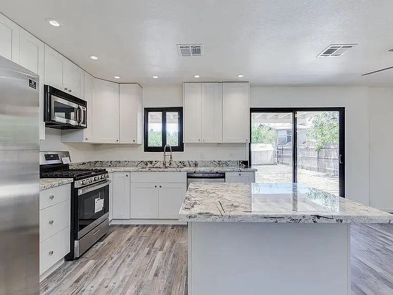 1221 E Henry St — Photo 11