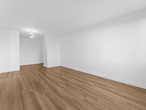 3rd image of 2736 Pomeroy Ave #105