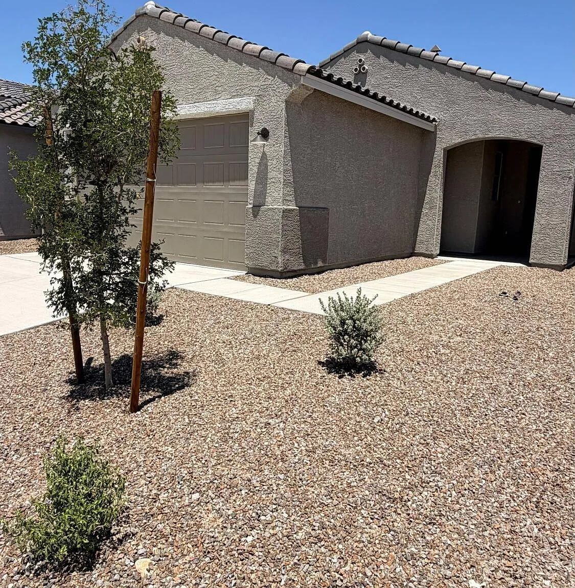 3 bed, 2.0 bath, 1565 sqft, $2,000 — Photo 1
