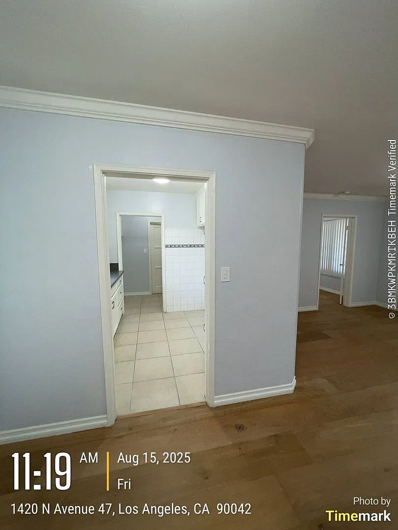 1418 Avenue 47 — Photo 2