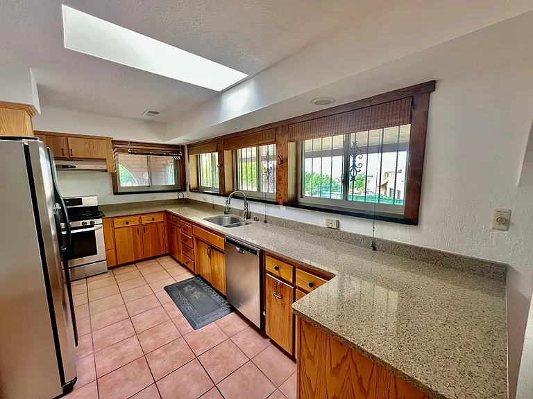 1528 Camino Cerrito SE — Photo 16