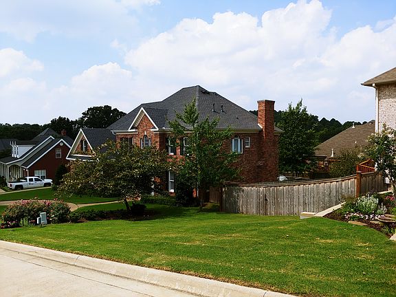 814 E Emerson Lane