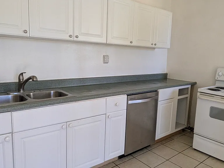 445 Beethoven Dr #LOWER — Photo 2