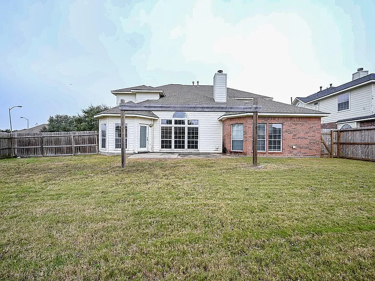 8135 Cove Timbers Ln — Photo 32