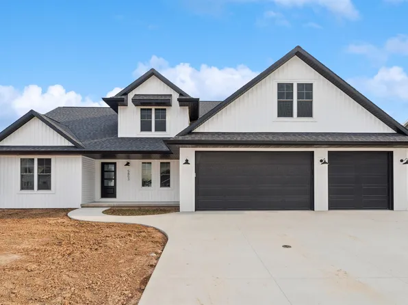 W5853 Roundstone Pl, Menasha, WI 54952