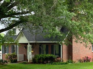 702 N Hills Dr, Johnson City, TN 37604