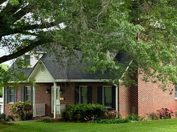 702 N Hills Dr, Johnson City, TN 37604