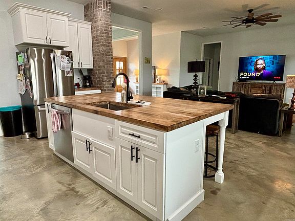 3rd image of 2110 Ponderosa Dr