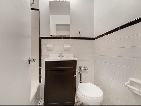 5th image of 349 E 78th St APT 1C