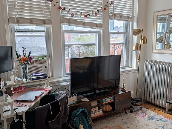 4th image of 46 W Newton St APT 18