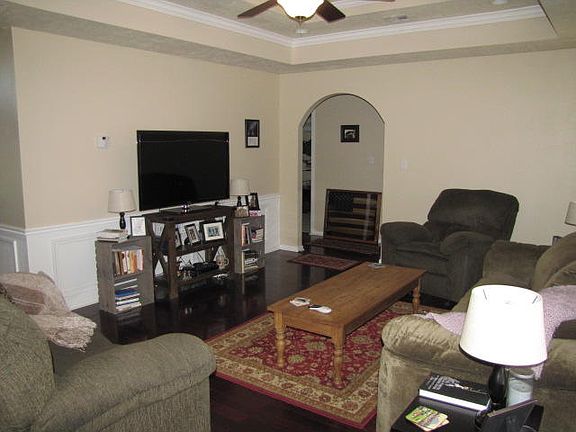 3rd image of 225 Delia Dr