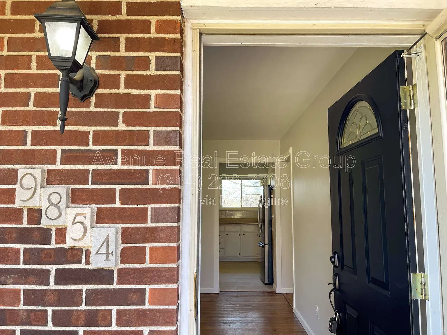 3 bed, 1.5 bath, 1026 sqft, $1,995 — Photo 2