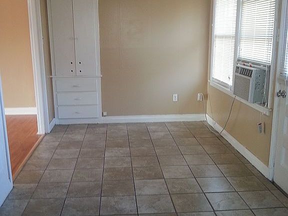 4th image of 1307 N Alleghaney Ave