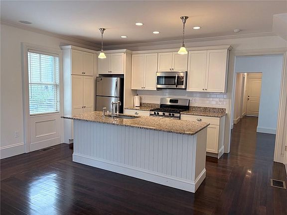 3rd image of 117 Sheldon St #1