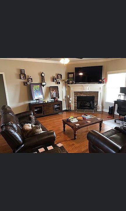 2nd image of 239 Coral Ct