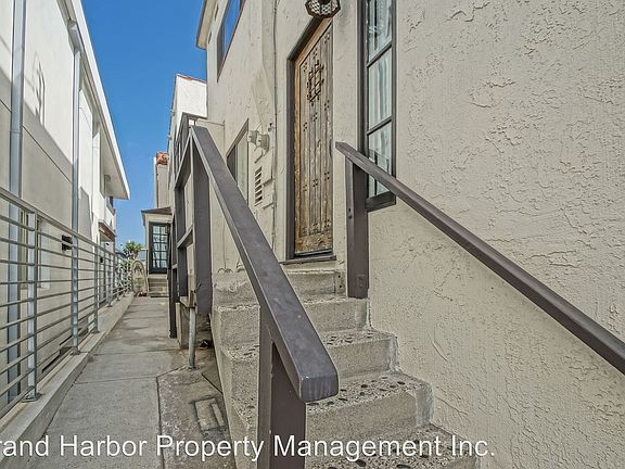 2nd image of 221 12th Pl