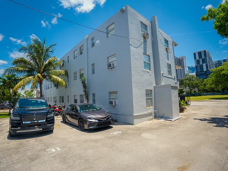 Miami Central Apartments — Photo 18