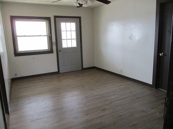 4th image of 51 E High St