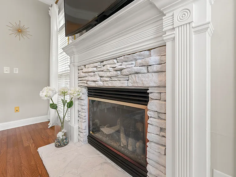 3410 Burdett Ct — Photo 24