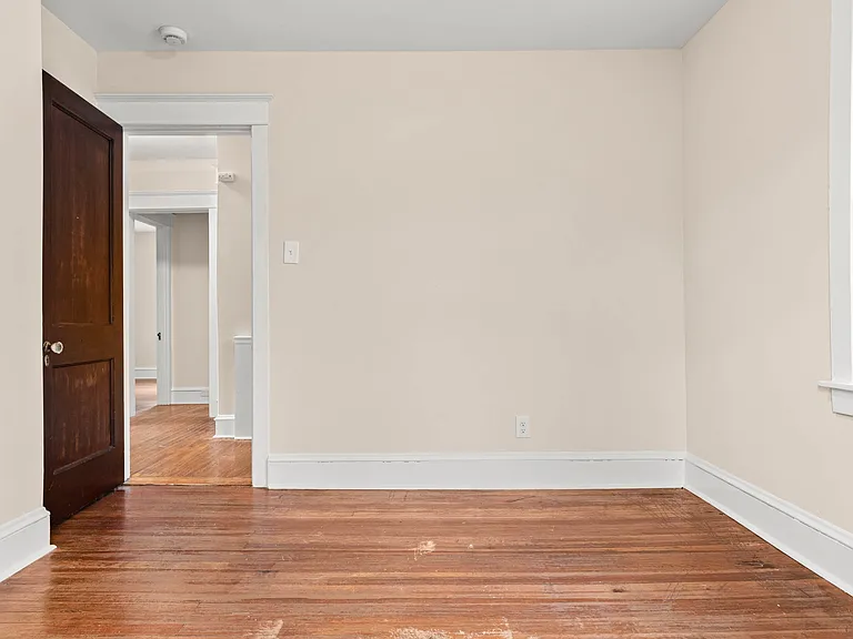 610 Saxer Ave — Photo 23