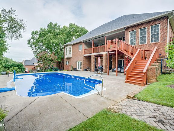 5th image of 120 Reed Cir