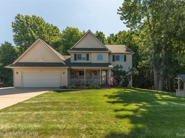 7965 Howard St, Whitmore Lake, MI 48189
