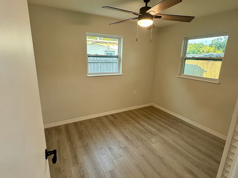 2934 Webley Dr — Photo 15