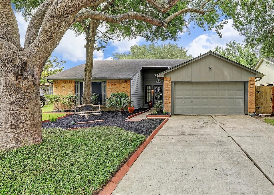 1st image of 327 Forest Hills Dr