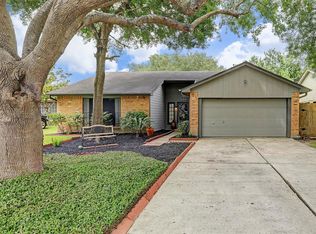 327 Forest Hills Dr, League City, TX 77573