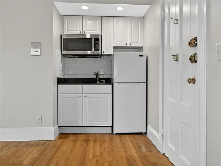 230 Newbury St #21 — Photo 4
