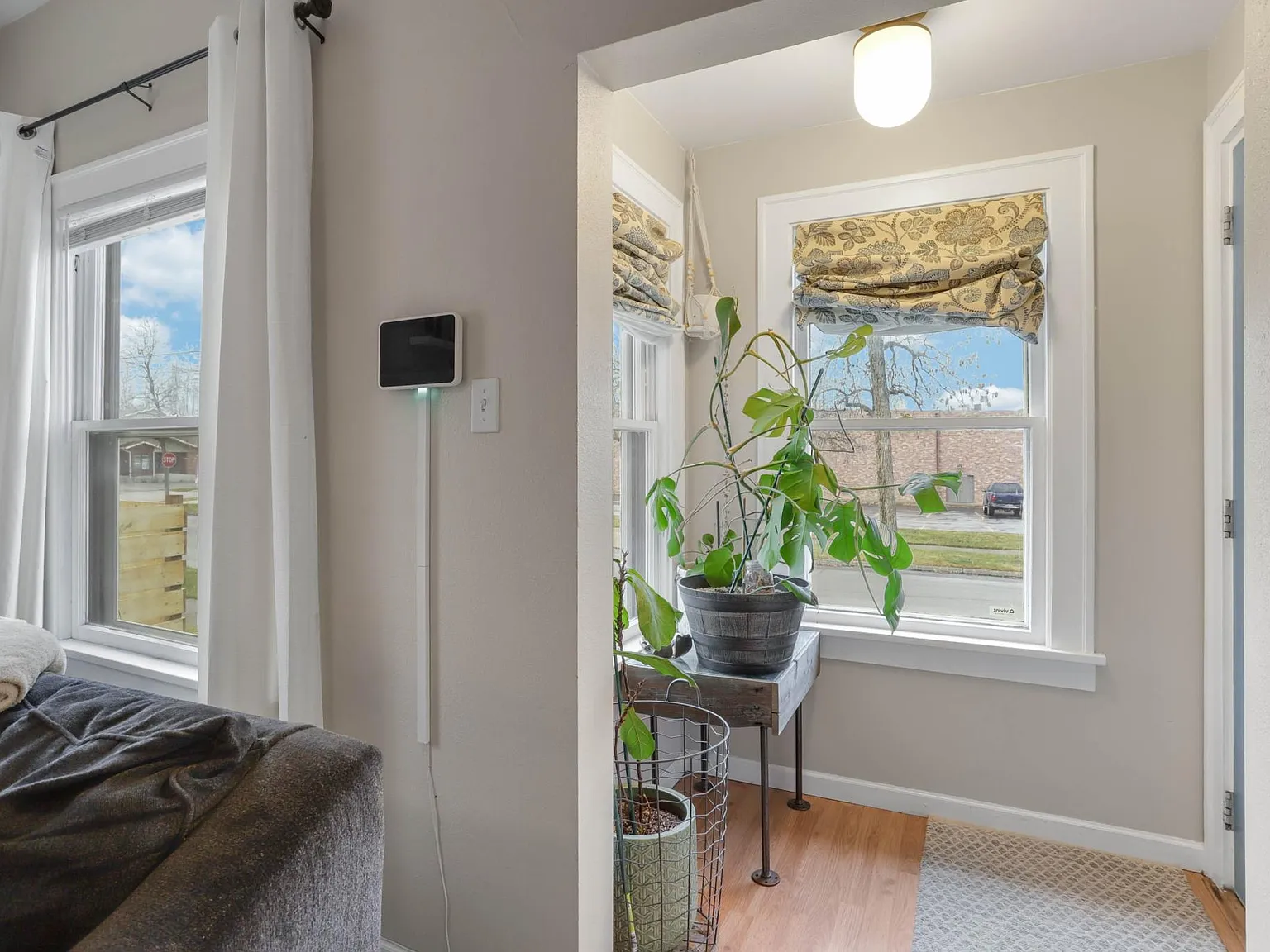 3 bed, 1200 sqft, $1,900 — Photo 4
