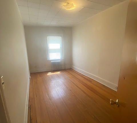 5th image of 693 Summit Ave APT 4