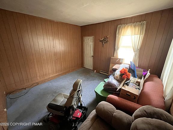 4th image of 207 N Main Ln