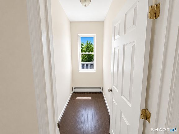 5th image of 204 Magnolia St #3RIGHT