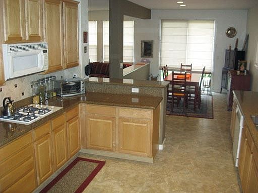4th image of 133 Gerbera St