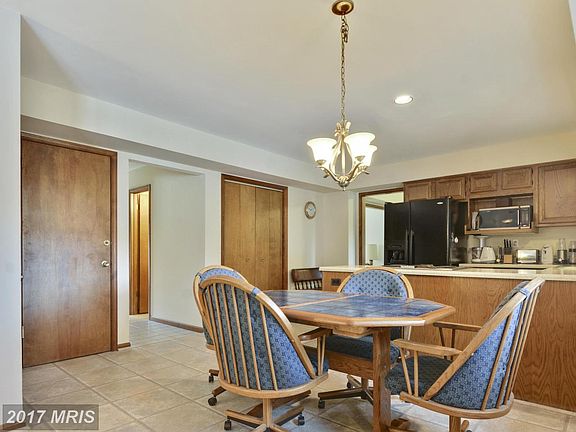 5th image of 1056 Sun Valley Dr