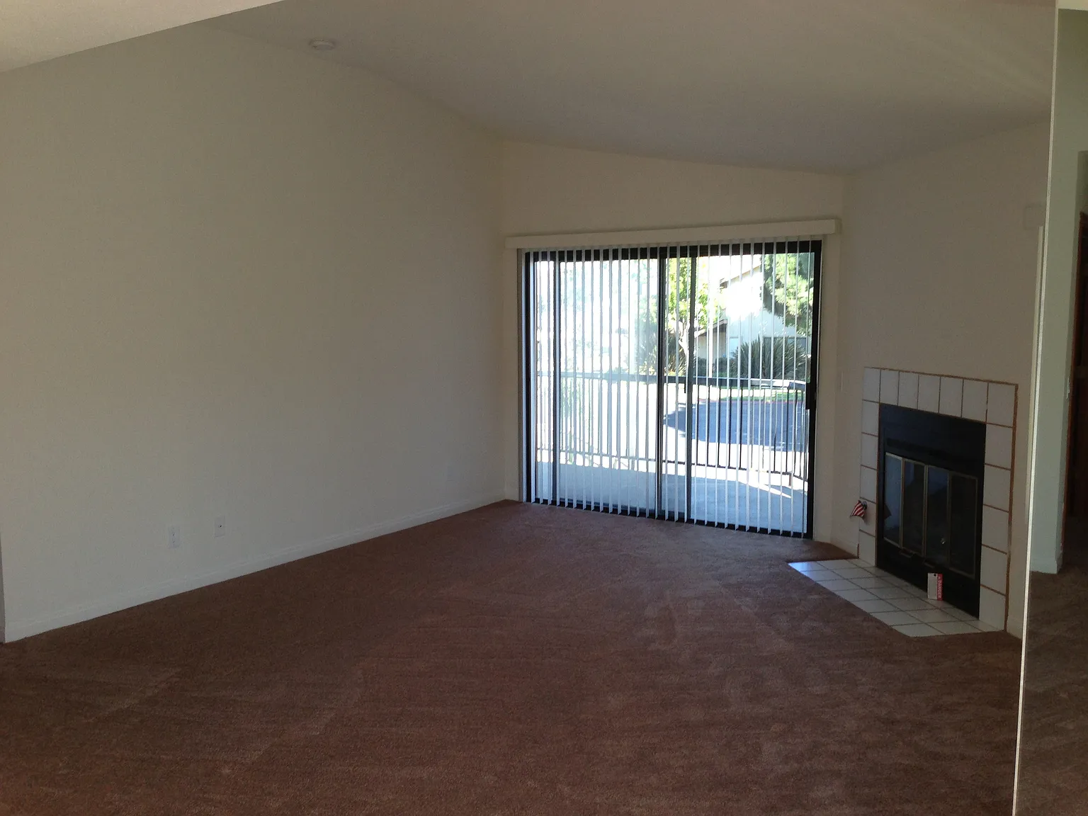 2 bed, 1084 sqft, $2,585 — Photo 2