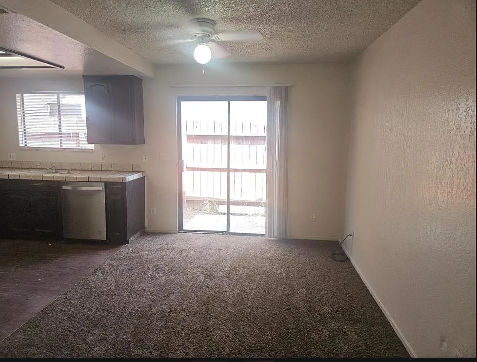 1 bed, 2600 sqft, $1,200 — Photo 3