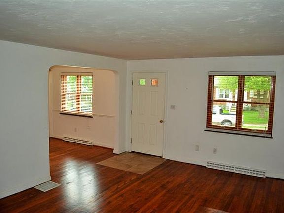 3rd image of 6837 Esther Ln
